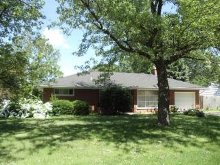 7605 Warwick Ave, Oak Brook, IL 60561-4538