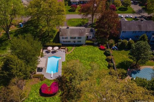 10 Mola Rd, Norwalk, CT 06851-2517