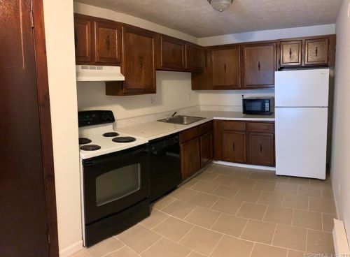 949 Pleasant Valley Rd, Wapping CT  06074-4240 exterior