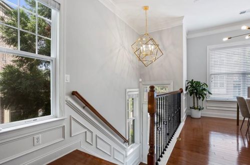 2024 Cobblestone Cir, Atlanta GA  30319-4909 exterior