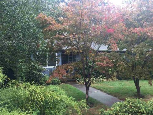 207 Jerome St, Silverton OR  97381-2016 exterior