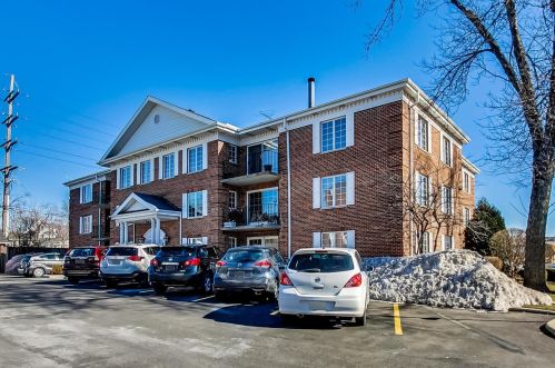 322 Park Ave, Willowbrook, IL 60514-1300