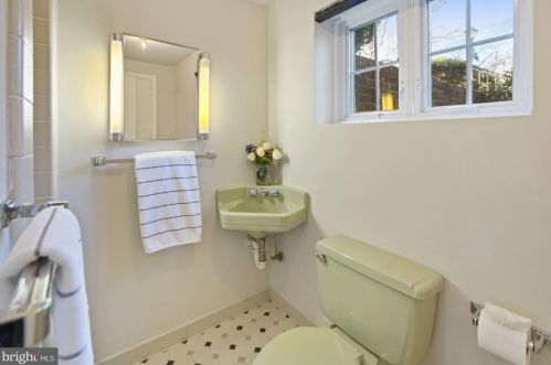 8119 Flower Ave, Silver Spring MD 20912-6646 exterior