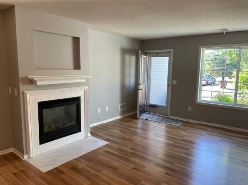 2093 Gresham Ave, Saint Paul MN  55128-4409 exterior