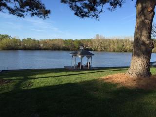 1532 Waterside Dr, Chesapeake VA  23320-2716 exterior