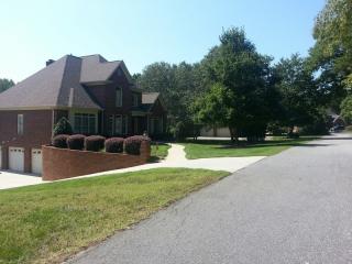 152 Hiddenbrooke Dr, Redland, NC 27006-7299