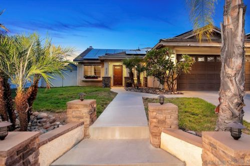 8562 County Dr, El Cajon, CA 92021-8817