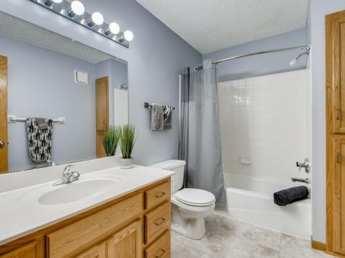 3231 Black Oak Dr, Saint Paul MN  55121-2334 exterior