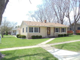 373 Crescent Dr, Sycamore, IL 60178-1901