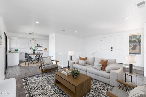 917 Highline Rd, Glendale, CA 91205-3817