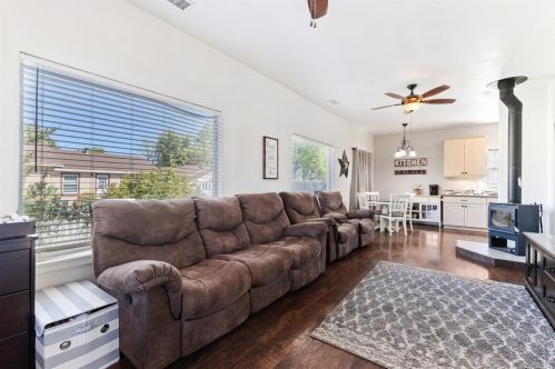293 Valley St, Willits, CA 95490-3623