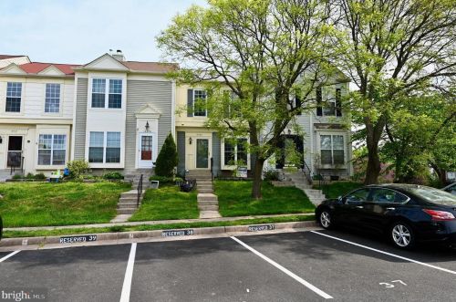 13568 Highland Mews Ct, Herndon, VA 20171-3721