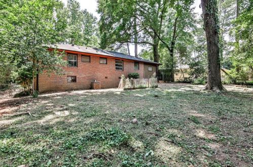 500 Brookfield Dr, Atlanta GA  30342-2709 exterior