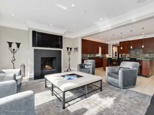1913 Howe St, Chicago IL  60614-5127 exterior