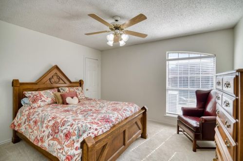 2111 Daniel Way, Carrollton TX 75006-1666 exterior