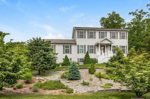 1 Eagle Ridge Dr, Essex, CT 06426-1330