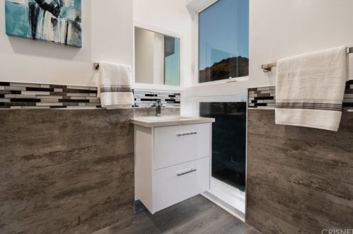 1652 Gladys Dr, Glendale CA  91206-1616 exterior