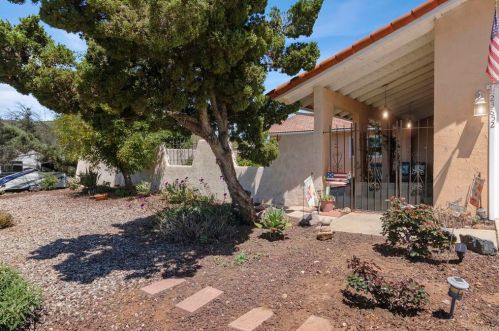 23852 Norte Dr, Ramona, CA 92065-4133