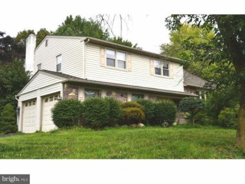 309 Chapel Dr, Southampton PA  18966-1627 exterior