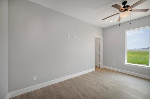 620 Longhorn Trl, Angleton TX 77515-9623 exterior