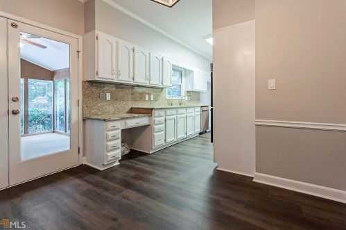 810 Mabry Rd, Atlanta GA  30328-2662 exterior