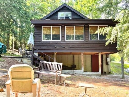 195 Desmond Dr, Wakefield, NH 03830-3508