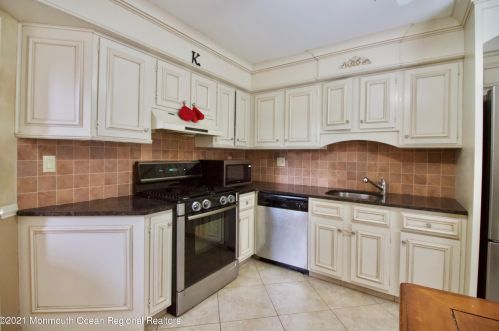 3002 Ashford Ct, Middletown NJ  07748-4233 exterior