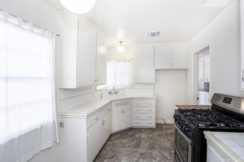 1828 Canada Blvd, Glendale CA  91208-2610 exterior