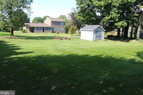 2482 Creek View Dr, Lancaster PA  17602-1451 exterior