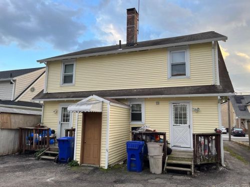 11 Delaware Ave, Norwalk, CT 06851-2702