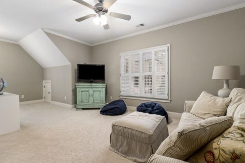 304 Frst Vly Ct, Atlanta GA  30342-2353 exterior