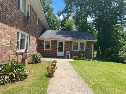 90 Woodhouse Ave, Wallingford, CT 06492-4900
