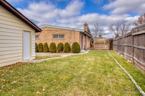 8457 North Ter, Niles IL  60714-2369 exterior