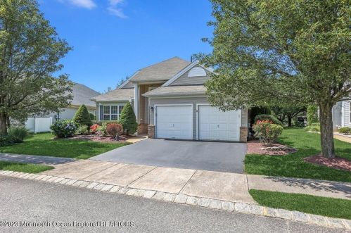 30 Milton Dr, Lakehurst, NJ 08759-6089