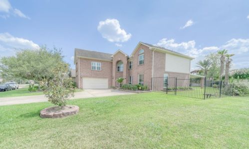 2715 Cedar Hollow Dr, Pearland, TX 77584-8159