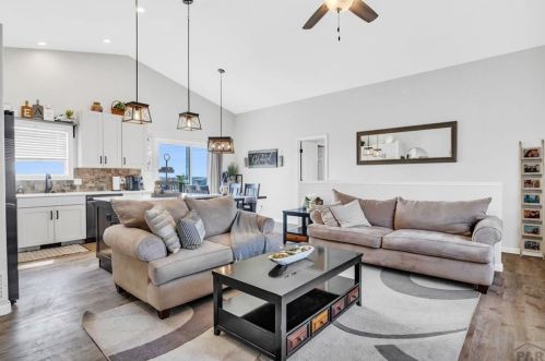 674 Joaquin Dr, Pueblo, CO 81007-1924