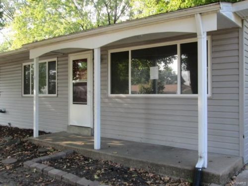 940 Altavia Dr, Hazelwood, MO 63042-1202