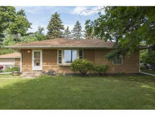 2115 Prosperity Rd, Saint Paul, MN 55109-3621