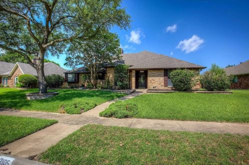 2105 Diamond Oaks Dr, Garland, TX 75044-7855