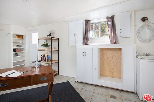 431 Scholl Dr, Glendale CA 91206-3045 exterior