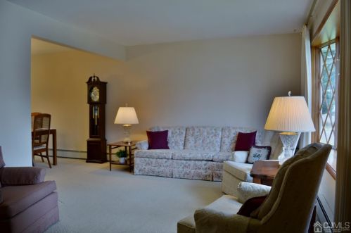 455 Longfellow Ave, Piscataway, NJ 08854-1424