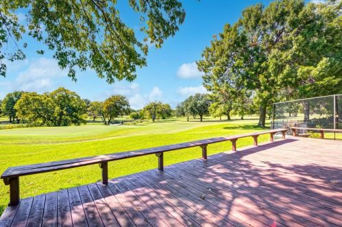 2817 Laurel Oaks Dr, Garland TX  75044-6944 exterior