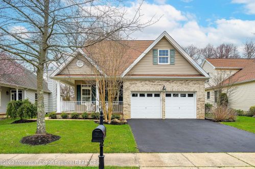 77 Barberry Dr, Tinton Falls, NJ 07712-8553