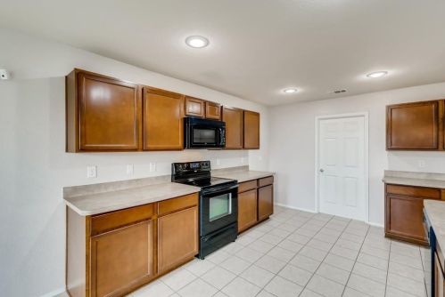 5704 Mountain Bluff Dr, Fort Worth TX  76179-7219 exterior