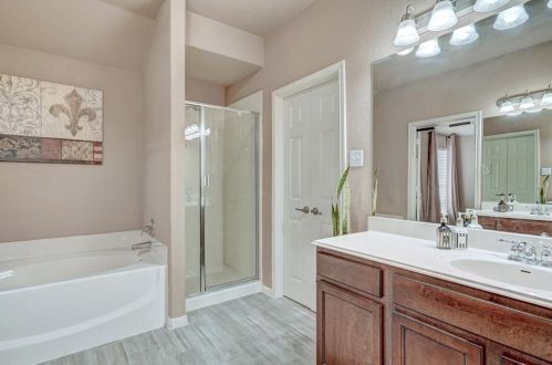 108 Ferrule Dr, Uhland TX 78640-8008 exterior