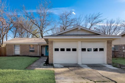 1006 Foxe Basin Dr, Garland TX  75040-5284 exterior