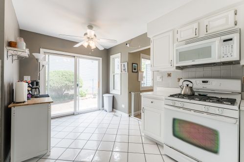 1327 Caribou Trl, Carol Stream IL  60188-9064 exterior