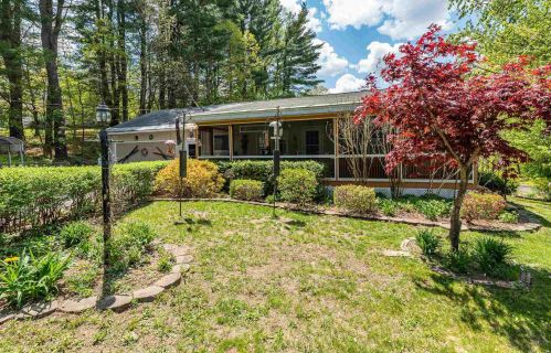 67 Crest Dr, Somersworth, NH 03878-4405