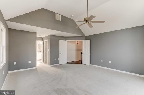 6125 Wooded Run Dr, Columbia MD 21044-3800 exterior