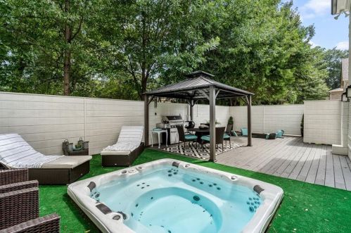 114 Belle Isle Rd, Atlanta GA  30342-2536 exterior
